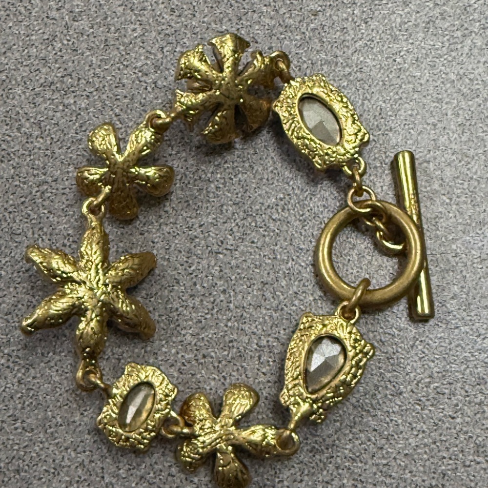 Óscar de la Renta flower in green rhinestones - Picture 5 of 10